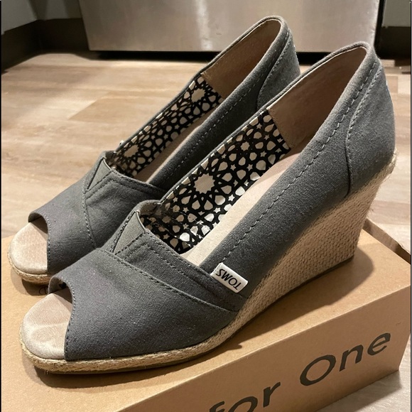 Toms woman’s wedges - Picture 1 of 8